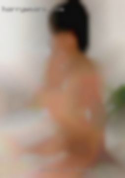 where to find swinger house party in naked woman dancing at sea side
